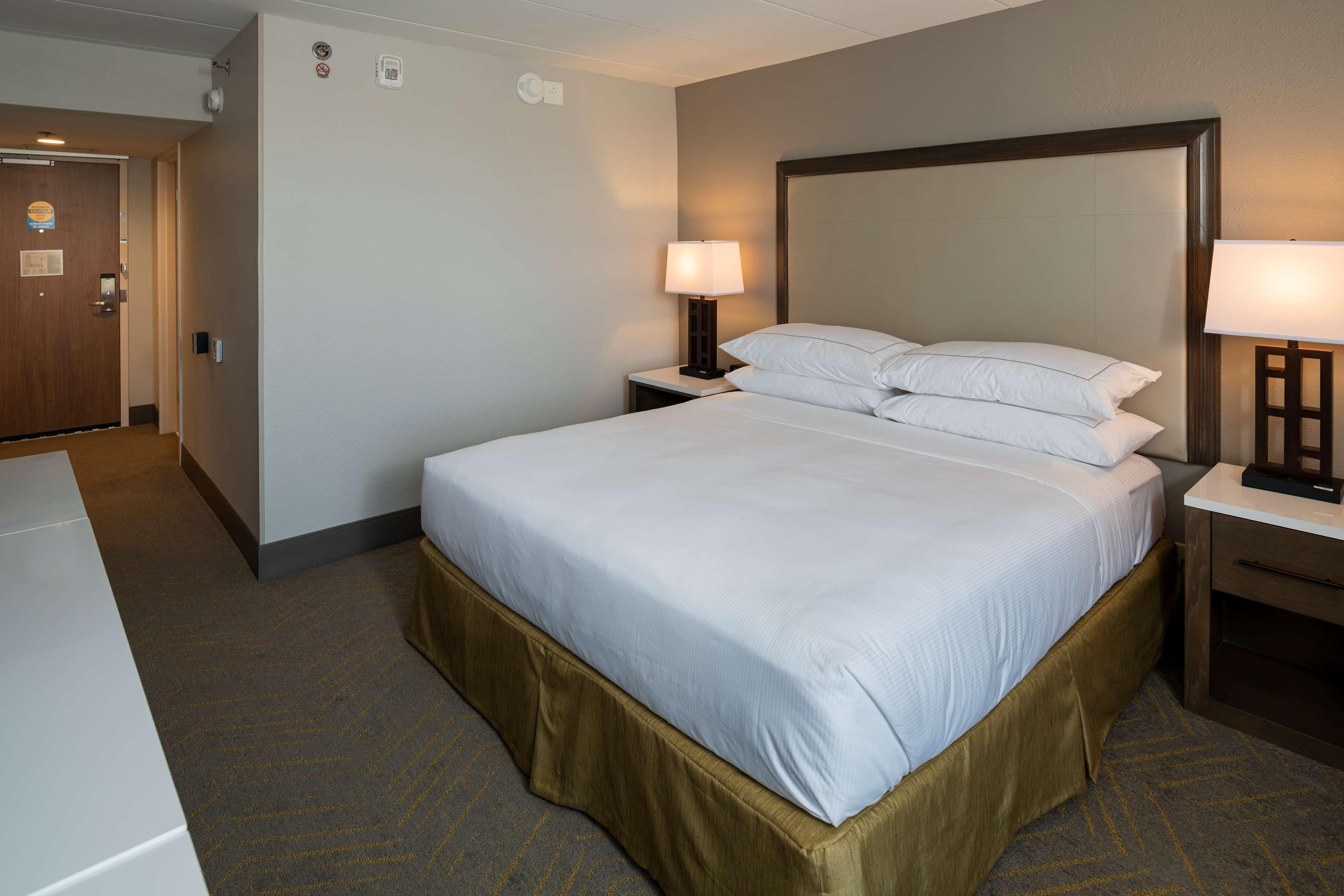 Doubletree By Hilton Madison East Hotel Eksteriør billede