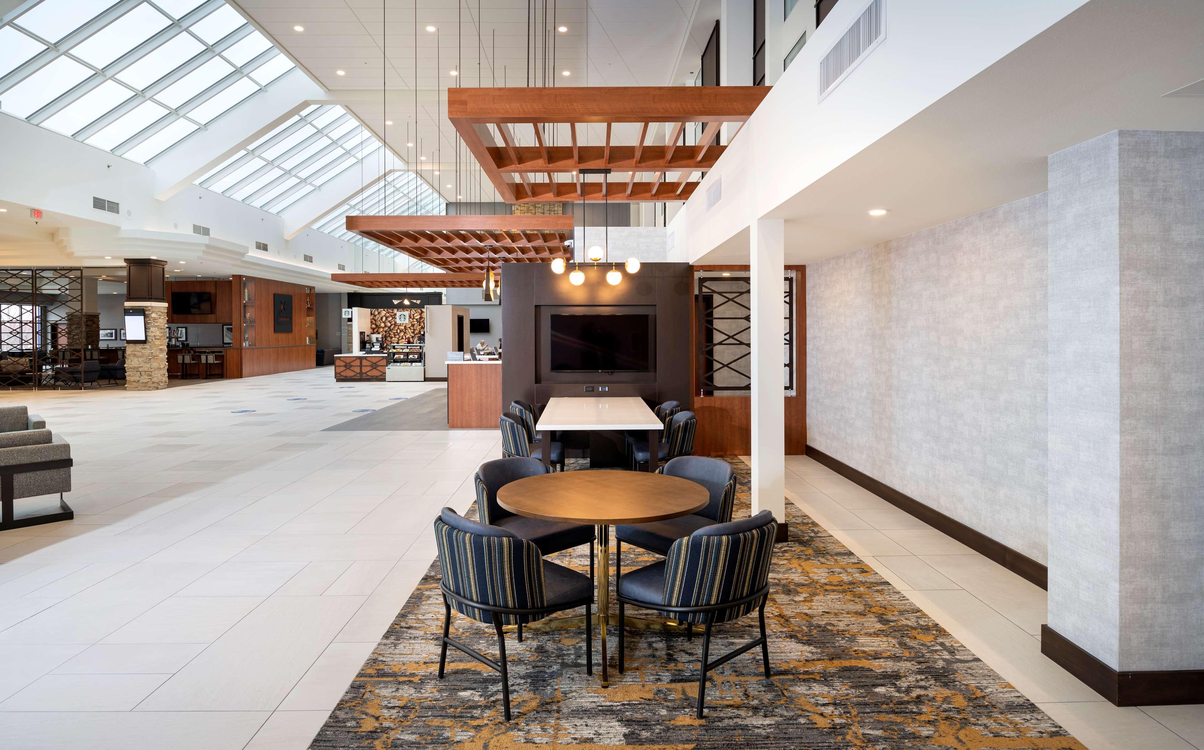 Doubletree By Hilton Madison East Hotel Eksteriør billede