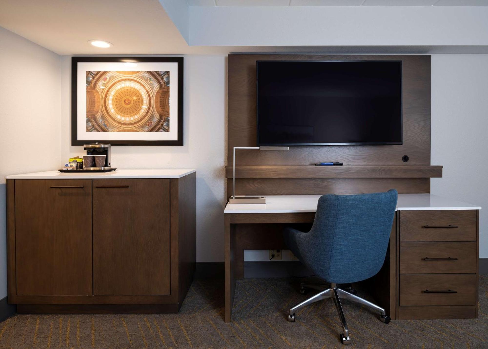 Doubletree By Hilton Madison East Hotel Eksteriør billede