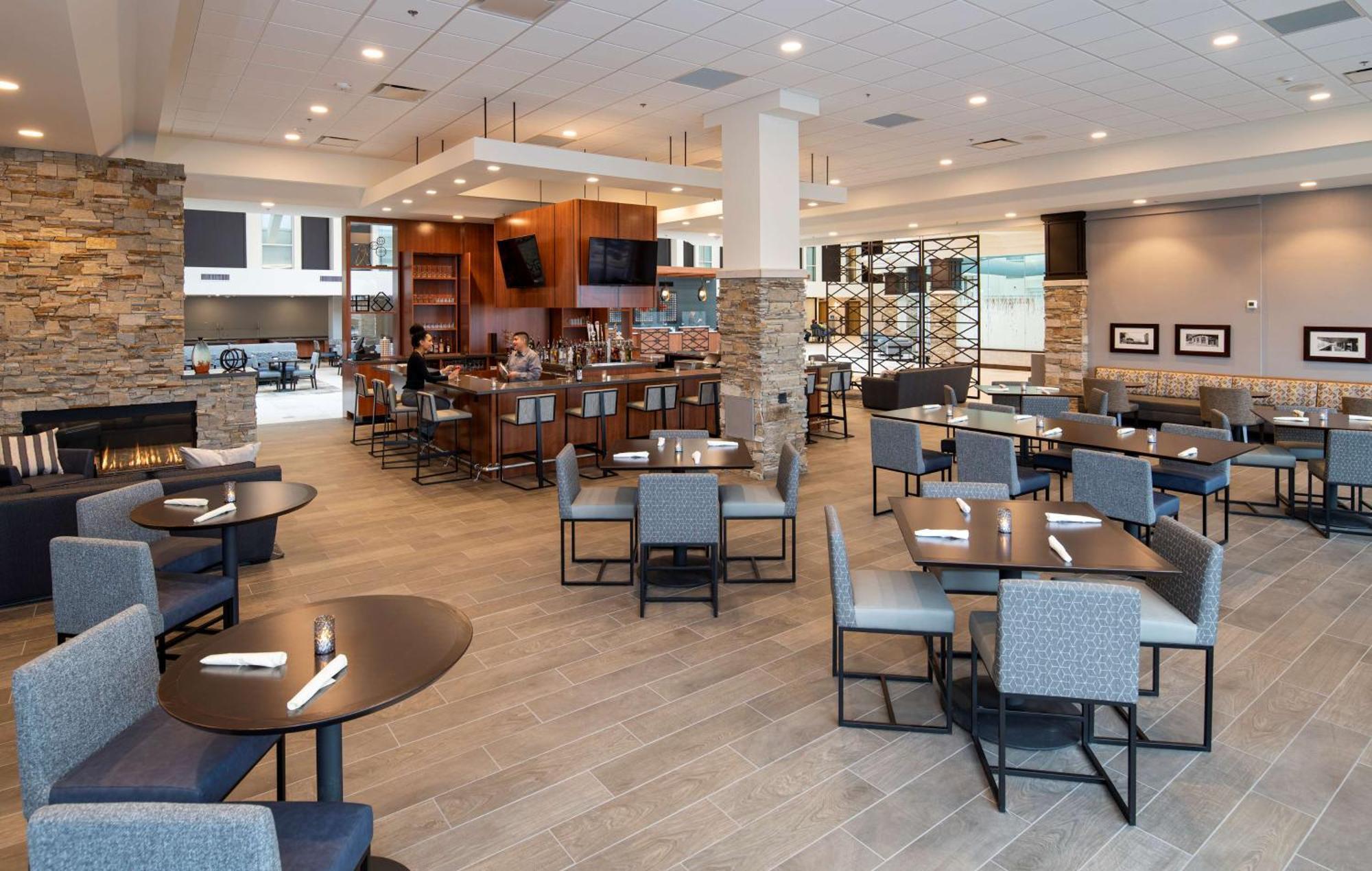 Doubletree By Hilton Madison East Hotel Eksteriør billede